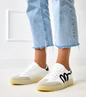 Białe sneakersy na platformie z czarnym motywem Izabell 40