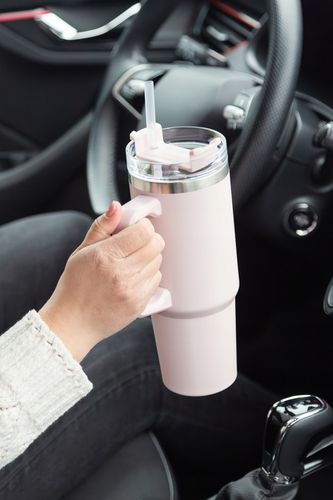 Kubek termiczny do samochodu z uchwytem i słomką Altom Design różowy 880 ml na Arena.pl