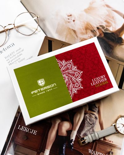 duży portfel damski z wężowym wzorem - peterson na Arena.pl