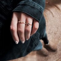 Pozłacany pierścionek z kamieniem księżycowym 4 mm