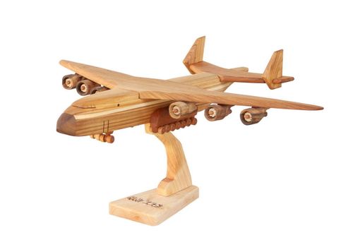 Duży model samolotu "An-225 Mrija" na Arena.pl