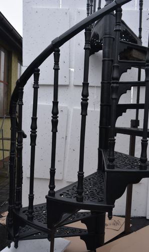 SCHODY KRĘCONE FI 1,72 M - WZÓR NR 1 - 2 TRALKI NA STOPNIU na Arena.pl