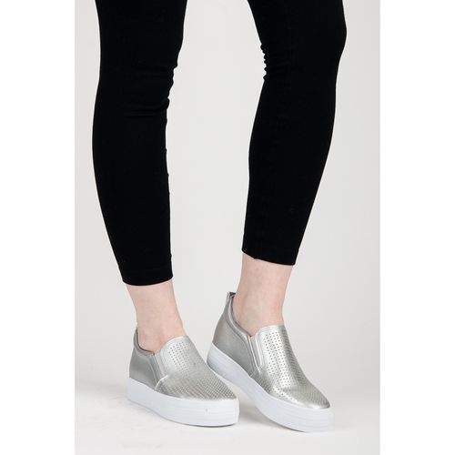 Slipony Na Platformie r.39 na Arena.pl