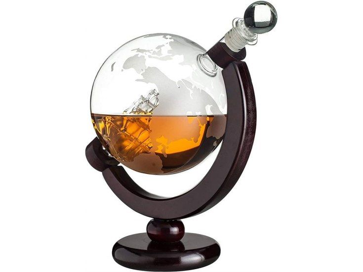 Karafka do whisky globus statek stojak premium zdjęcie 3