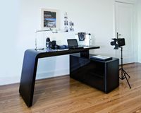 Czarne nowoczesne biurko stolik drewniany masywny do biura