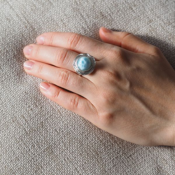 Pierścionek regulowany - okrągły Larimar w srebrze młotkowanym 13 (Średnica wewnętrzna 16,67 mm) +/- 2 rozmiary regulacji zdjęcie 3