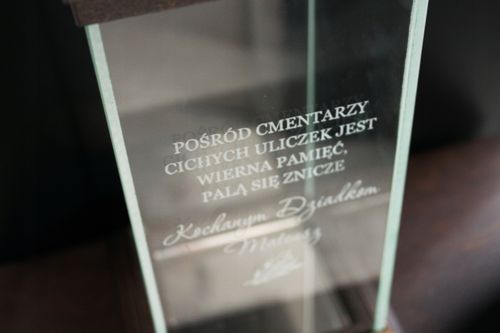 ZNICZ LAMPION dedykacja GRAWEREM rocznica śmierci na Arena.pl