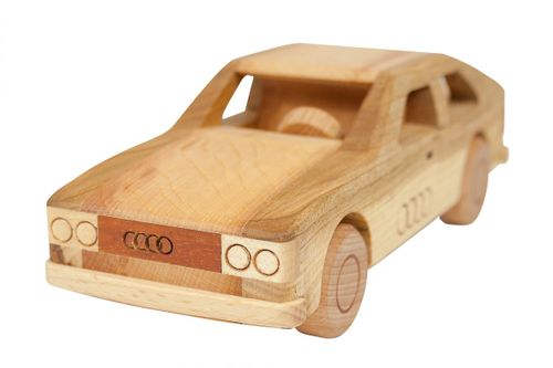 Samochód "Audi Quattro" na Arena.pl