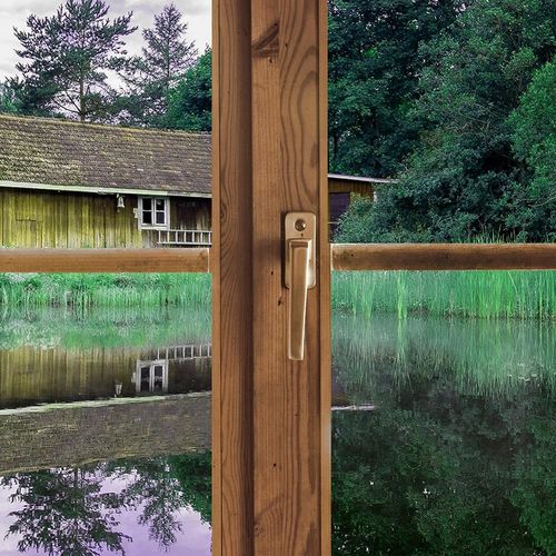 Obraz na płótnie - Canvas, okno - domek nad jeziorem 60x40 na Arena.pl