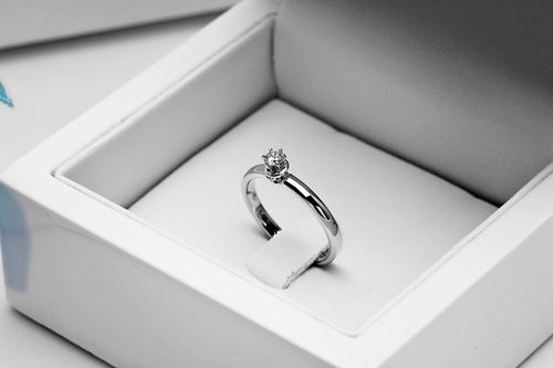 Złoty pierścionek PBD0717 - Diament na Arena.pl