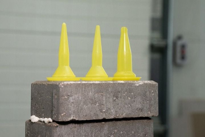 Pistolet wyciskacz do silikonu mas uszczelniacza klejów 600ml MOCNY zdjęcie 12