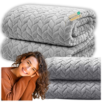 Koc jodełka 160x200 cm na łóżko ciepły narzuta pled wytłaczany  jasny szary