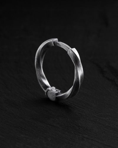 Srebrny kolczyk-kółko THE SPIRAL OF TIME na Arena.pl