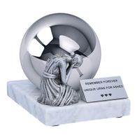 Unikalna urna z płaczącą kobietą - dekoracyjna urna dziecięca na prochy