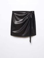 Mango Krótka spódnica ze skóry imitującej sprzączkę XS