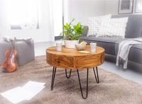 Mały okrągły stolik kawowy w kolorze brązowym