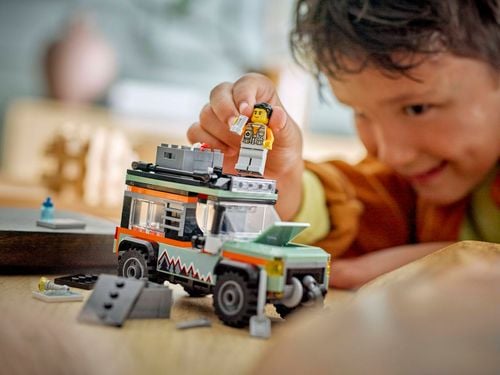 LEGO City Górska terenówka 4x4 SUV z wyciągarką 60447 na Arena.pl