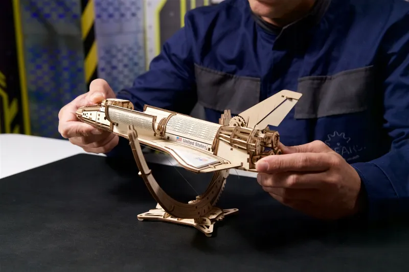 Puzzle 3D UGEARS Wahadłowiec NASA Discovery zdjęcie 10