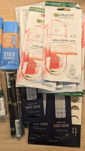 Boks Kosmetyków Max Factor Maybelline Garnier Rimmel ... Mix Hurt 50 Szt. na Arena.pl