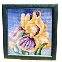 Haftowany Obraz z Irysem w Zielonej Ramie – Sztuka do Wnętrz