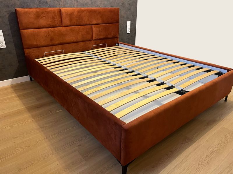 Łóżko tapicerowane z pojemnikiem ROSSA 140x200 zdjęcie 2