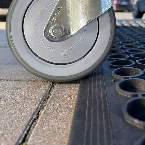 Wycieraczka ażurowa gruba mata wejściowa z perforowanej gumy 60x90 na Arena.pl