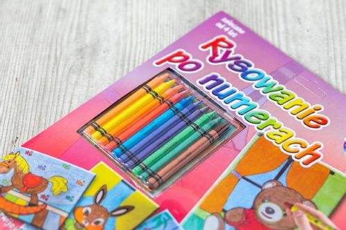 Kolorowanka obrazek rysowanie po numerach kredki na Arena.pl