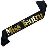 Miss Teatru - czarna szarfa ze złotym nadrukiem