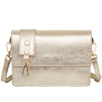 VERA PELLE torebka damska skórzana listonoszka z klapą i paskiem V606 złota