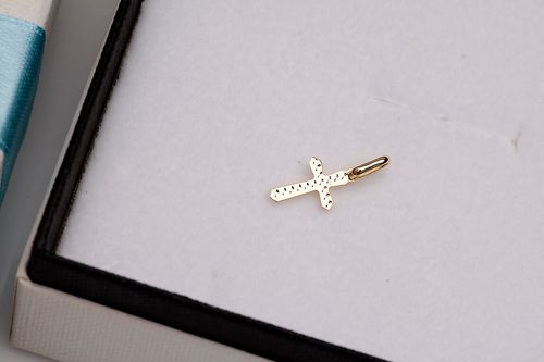 Złoty krzyżyk Staviori na Arena.pl