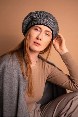 Beret damski wełniany Arcana - z dodatkiem angory, elegancki Czarny na Arena.pl