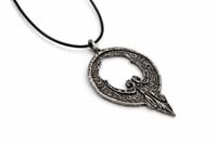 Crow Hunter Badge | 4 cm | Metal | Zawieszka Gamingowa | Bloodborne