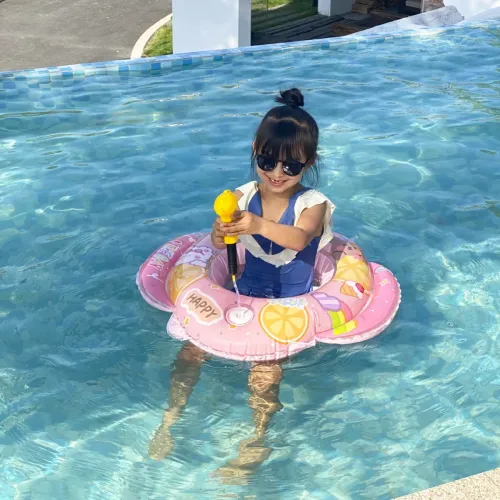 Dmuchany Pontonik Z Siedziskiem Różowe Koło Z Pistoletem Do Pływania Dla na Arena.pl