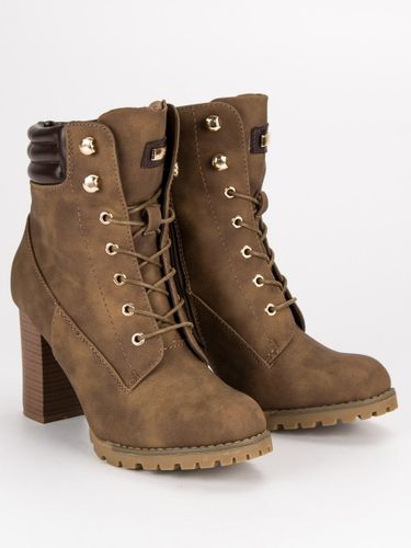 WIĄZANE BOTKI NA OBCASIE na Arena.pl