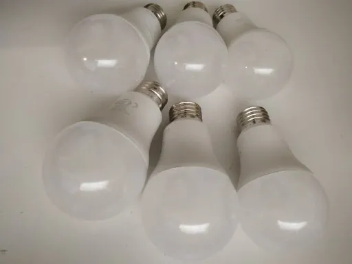 ŻARÓWKI LED AMAZON BASICS CIEPŁY BIAŁY E27 6 SZTUK zdjęcie 2