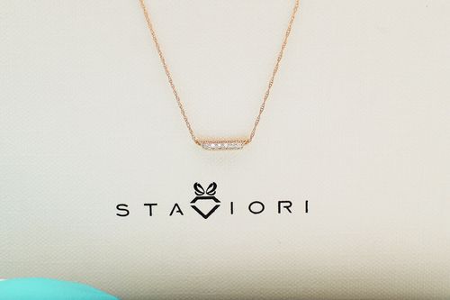 naszyjnik celebrytka w różowym złocie z brylantami na Arena.pl