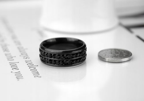 OBRĄCZKA CZARNA STAL JUBILERSKA KRYSZTAŁKI 16 na Arena.pl