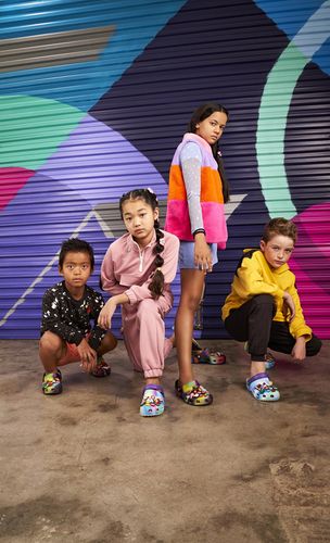 Dziecięce Buty Chodaki Crocs Baya Seasonal Printed 209729 Clog 23-24 na Arena.pl