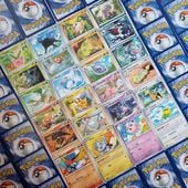Zestaw 50 kart Pokemon w tym 10 holo|NOWE ORYGINALNE| Tylko najnowsze sety