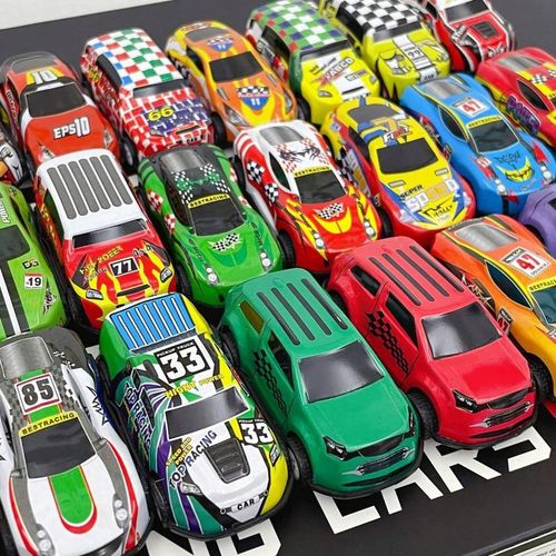 DUŻY ZESTAW SAMOCHODÓW METALOWE AUTKA RESORAKI AUTKO Z NAPĘDEM + AKCESORIA na Arena.pl