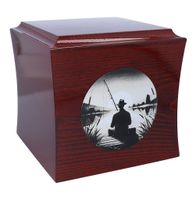 Tematyczna urna pogrzebowa z podobizną wędkarza