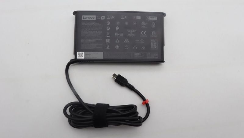 Lenovo 135W power adapter with zdjęcie 1