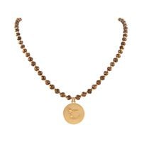 naszyjnik z czekoladowych koralików z plasterkiem z logo