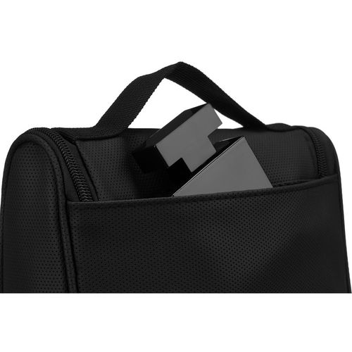 syntetyczna kosmetyczka podróżna w czarnym kolorze z haczykiem zamykana na Arena.pl