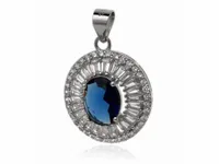 KLASYCZNY RODOWANY SREBRNY OKRĄGŁY WISIOREK SZAFIROWA I BIAŁE CYRKONIE