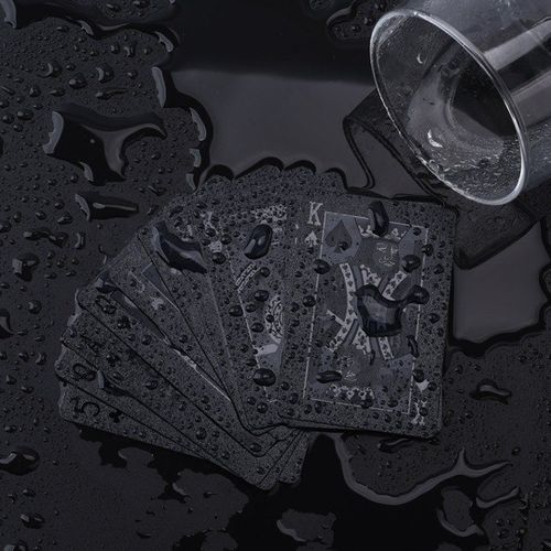 Czarne karty do gry na Arena.pl