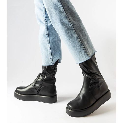 Czarne botki na platformie r.39 na Arena.pl