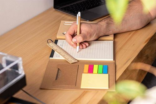 Teczka z przyborami do pisania na Arena.pl