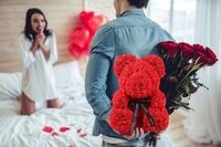 MIŚ Z RÓŻ 25CM WALENTYNKI PREZENT PUDEŁKO + LED LAMPKI + baterie ZESTAW