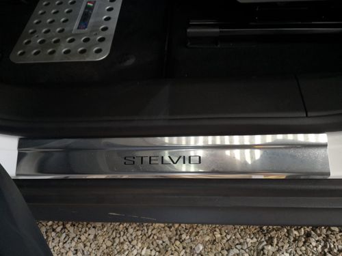 Listwa progowa ALFA ROMEO STELVIO Stal nierdzewna 304 połysk z czarnymi lit na Arena.pl